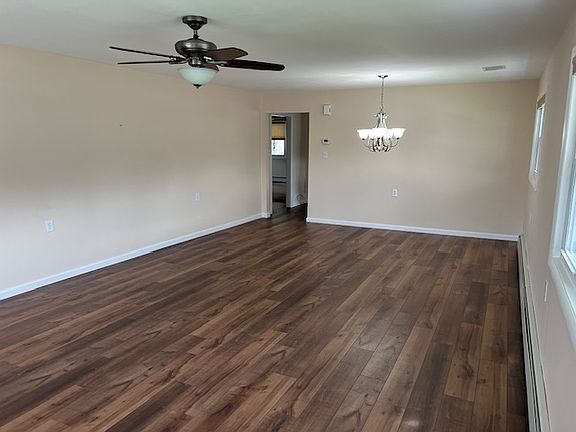 4th image of 301 Harrington Dr N