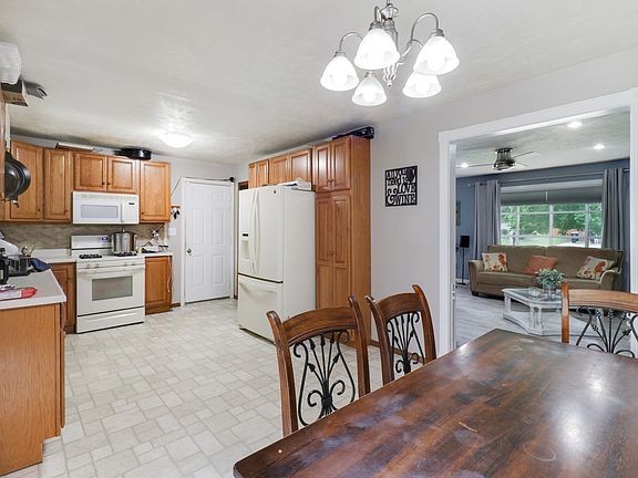 5th image of 112 S Bayberry Ct