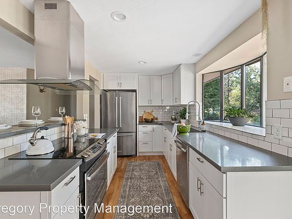 4th image of 6120 178th St SW