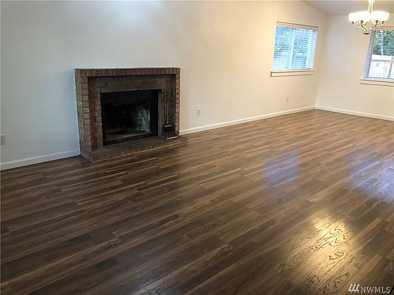 4th image of 11927 4th Avenue Ct E