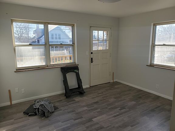 5th image of 642 Elliott Ave