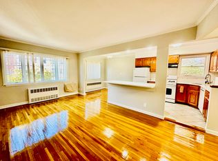 23-25 37th St #2, Astoria, NY 11105