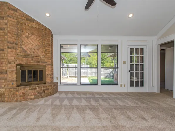 301 Forest Creek Dr, Sherman, TX 75092