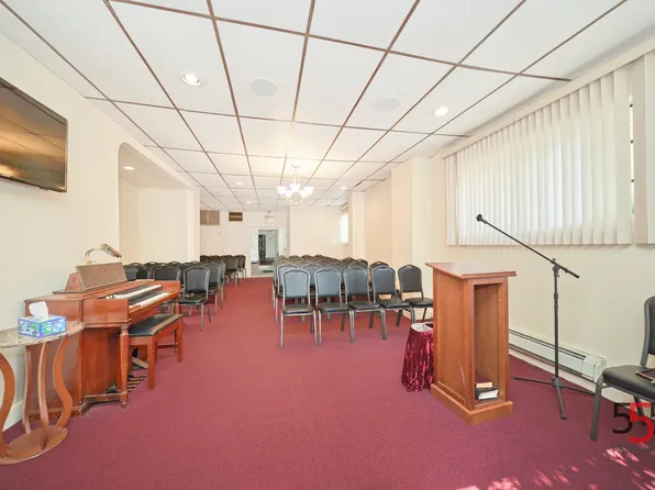 246 Brooklyn Avenue image 7 of 25