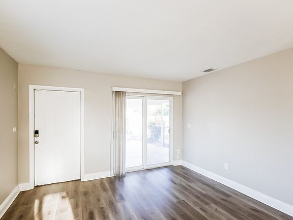 5th image of 256 NE 45th Ct