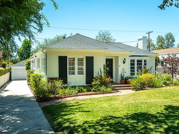 3rd image of 2276 Las Lunas St