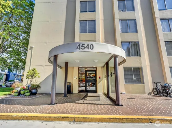 4540 8th Avenue NE #1403, Seattle, WA 98105