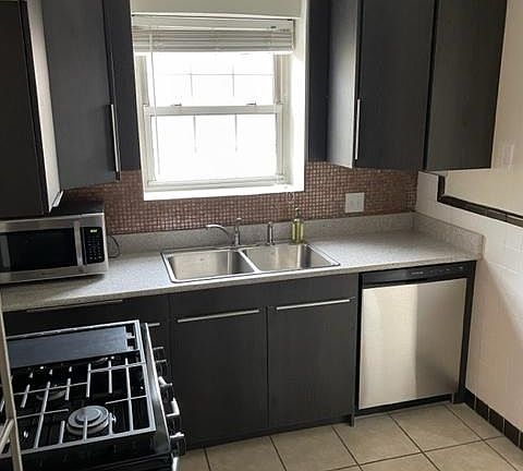 5th image of 7533 York Dr