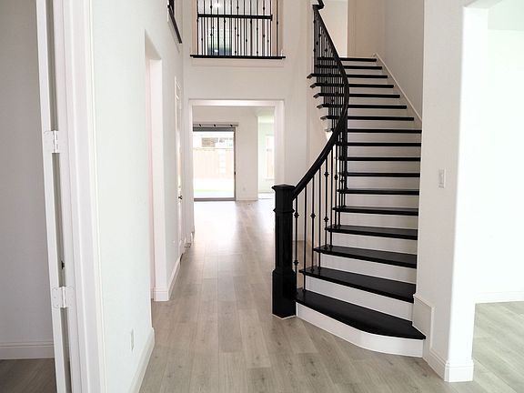 4th image of 2617 Rosewood Way