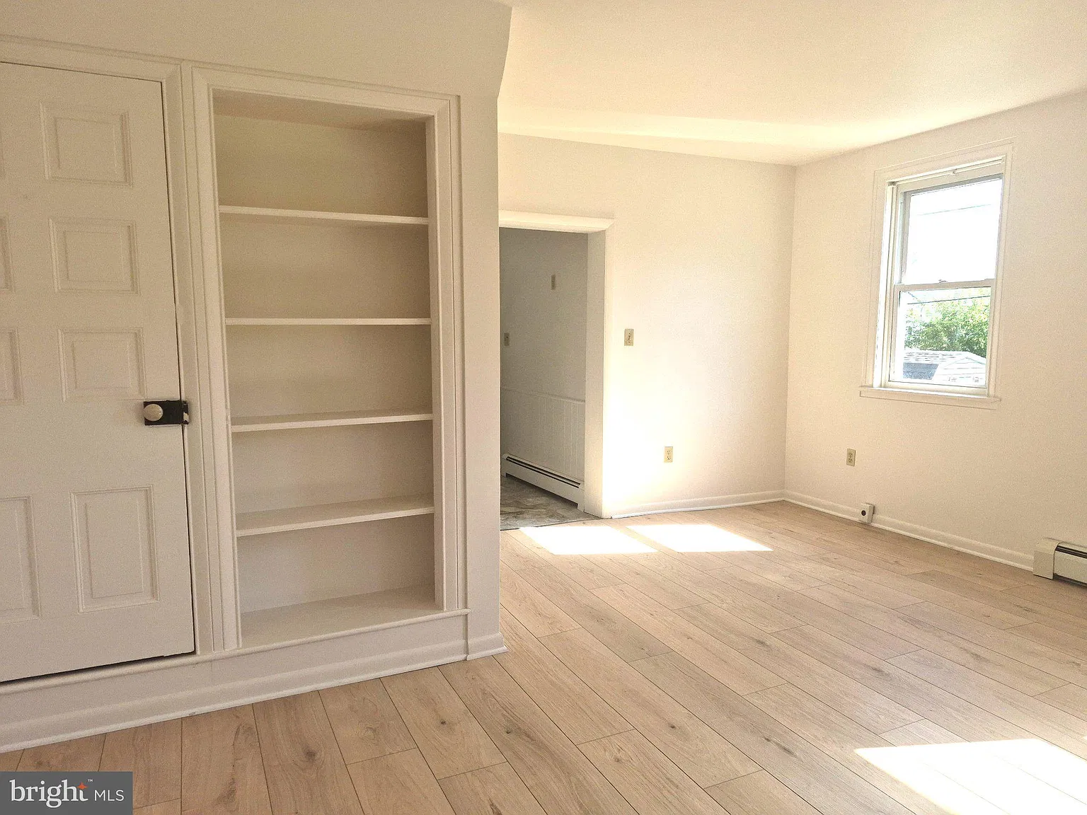1 bed, 1.0 bath, 2072 sqft, $1,200 — Photo 4