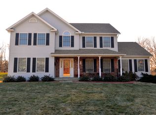8 Hollyberry Dr, Bethel, CT 06801