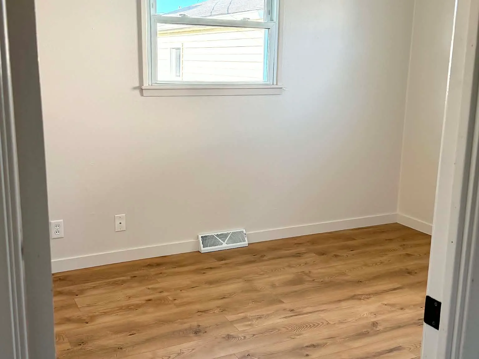 3 bed, 1200 sqft, $2,000 — Photo 4