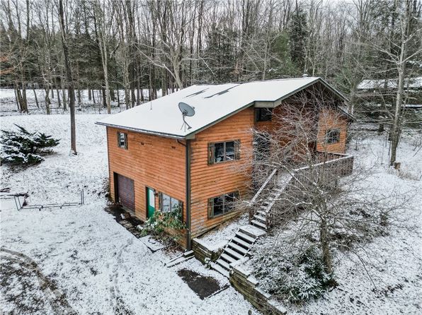 1128 Peninsula Dr, Central City, PA 15926