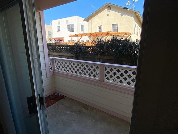 4th image of 4319 Railroad Ave APT 8