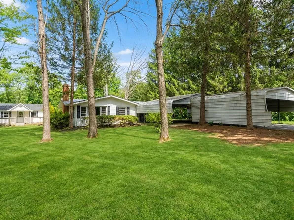 440 Lake Dr, Crimora, VA 24431