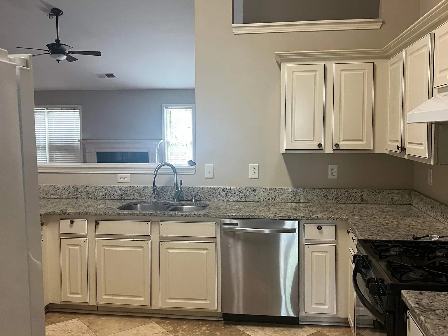 4 bed, 2570 sqft, $2,700 — Photo 3