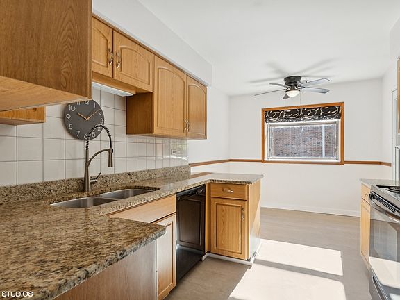 5th image of 186 Grove Ave Unit B