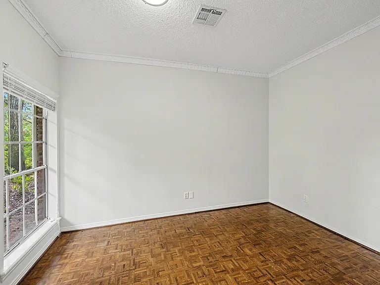 10811 Hunters Forest Dr — Photo 4