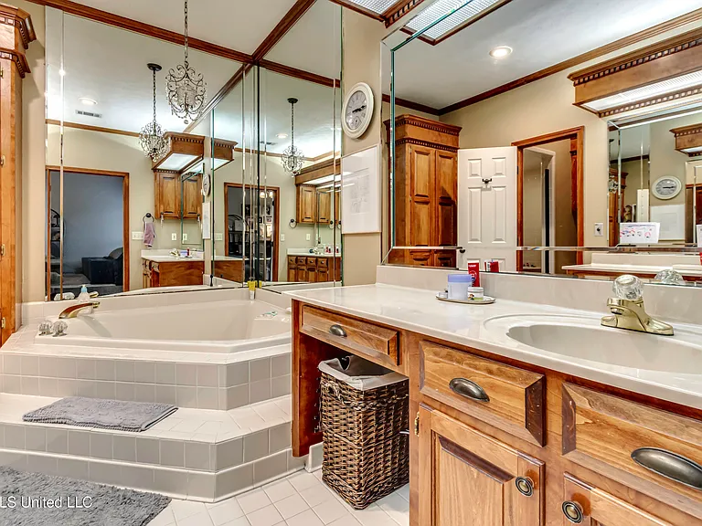 214 Ramblewood Dr — Photo 29