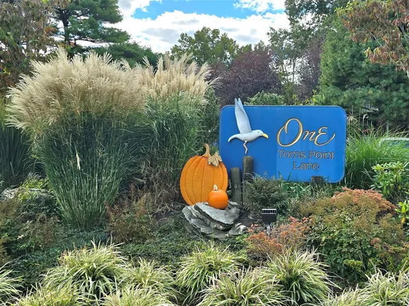 1 Toms Point Lane #4A, Port Washington, NY 11050