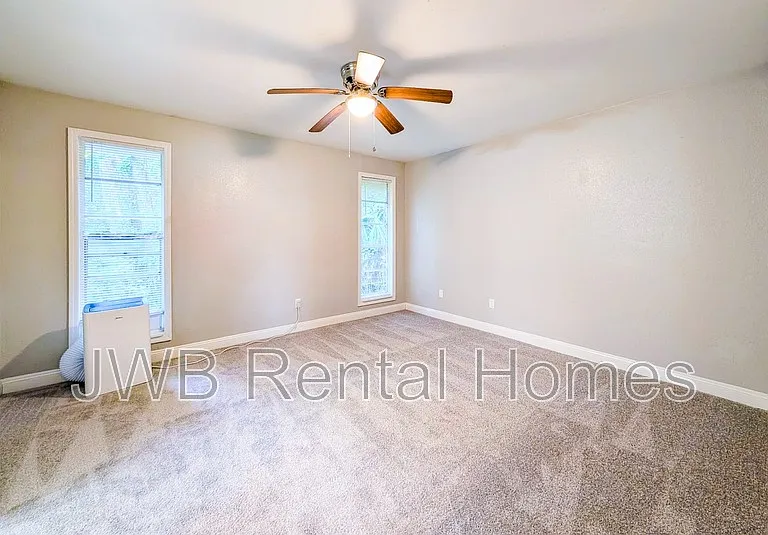 7819 Jasper Ave — Photo 6