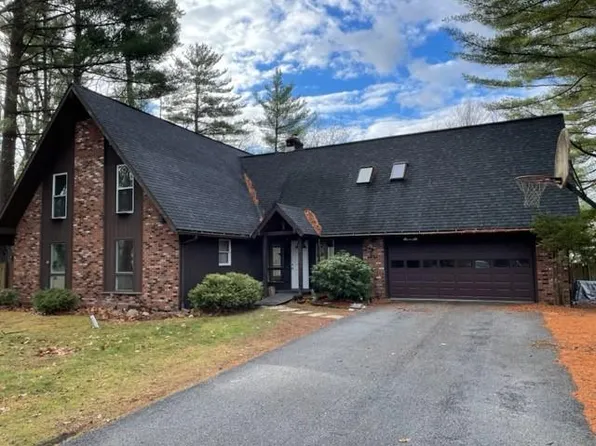 24 Tamarack Ln, Clifton Park, NY 12065