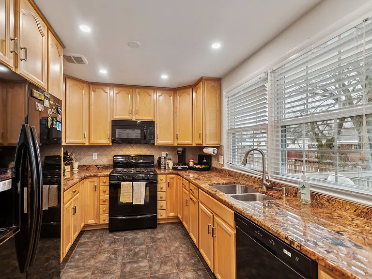 14625 Batavia Dr — Photo 13
