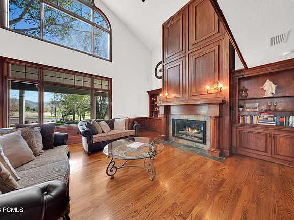 4th image of 1910 E Creekside Ct