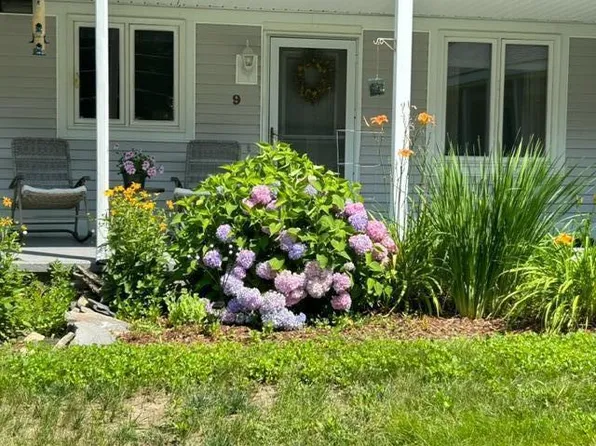 17 Rosswood Green Lane #9, Oakland, ME 04963