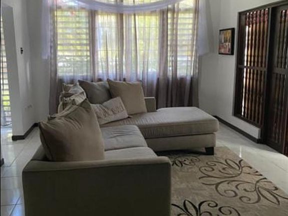 2nd image of 560 Calle Verona