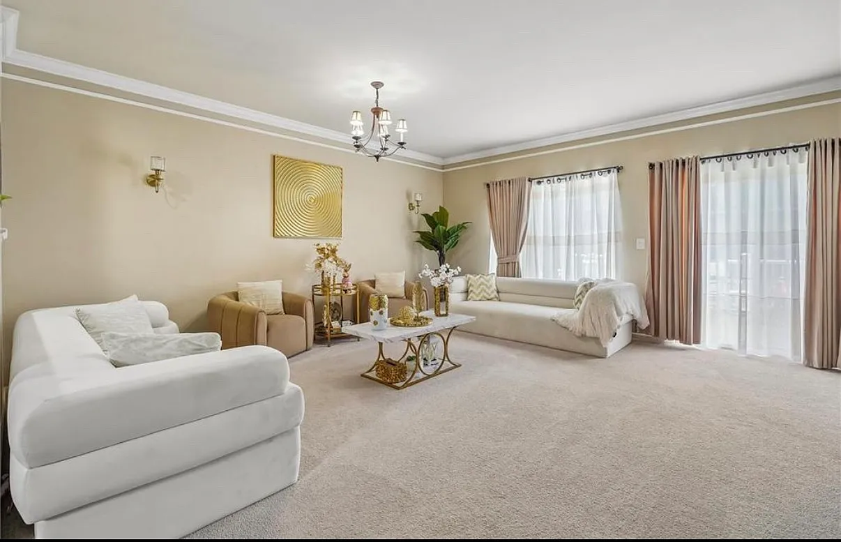 3 bed, 2456 sqft, $2,999 — Photo 3