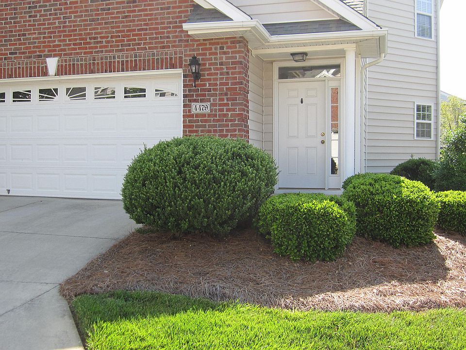 Covered front porch! 