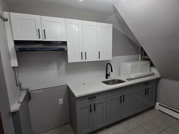 144 Wakeman Ave #3C