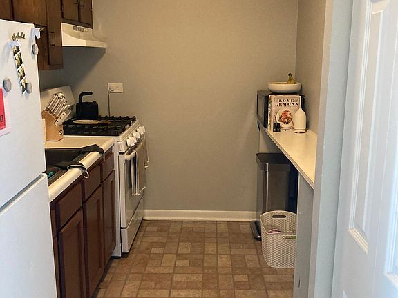 5th image of 2827 N Cambridge Ave APT 501