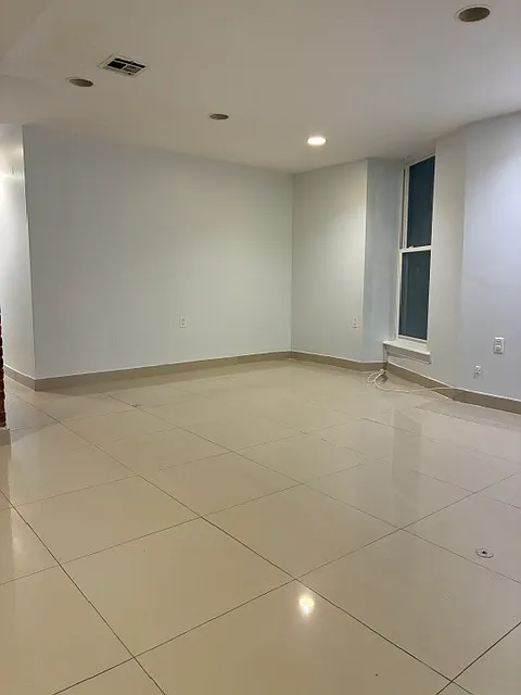818 Prospect Pl — Photo 3