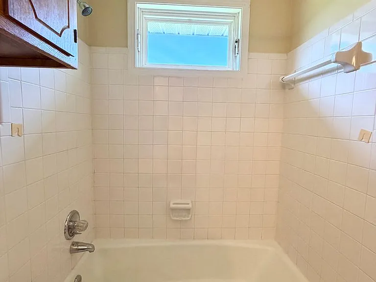 Bancroft Circle Apartments — Photo 10