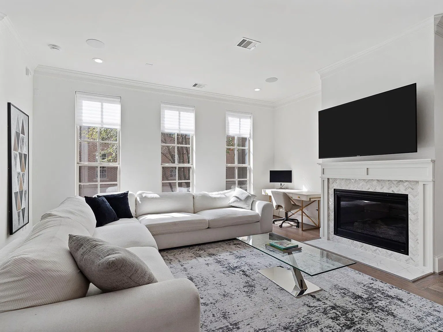 3 bed, 3.5 bath, 2073 sqft, $8,000 — Photo 1