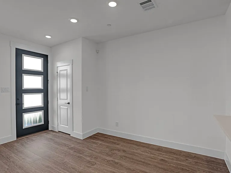 2553 Huxley Mews — Photo 3