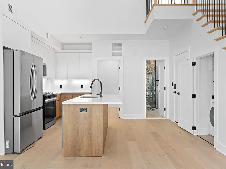 2504 41st St NW #9 — Photo 9