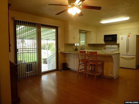5th image of 781 Iva Ln NE