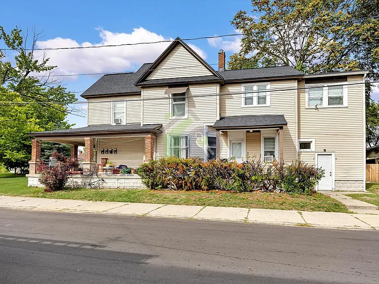 1928 Darwin Ave SW #2 — Photo 2