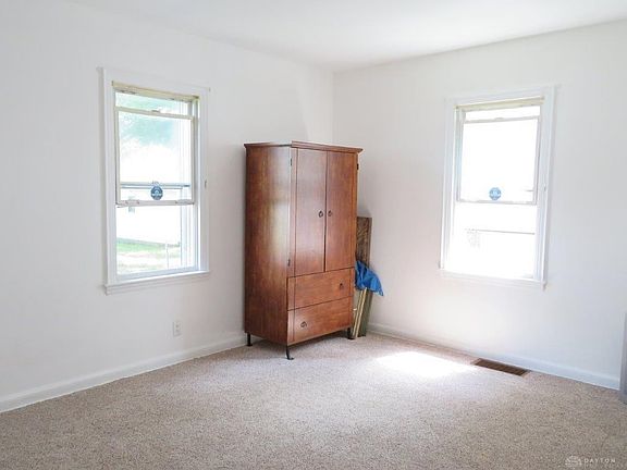 3rd image of 2834 Hazel Ave
