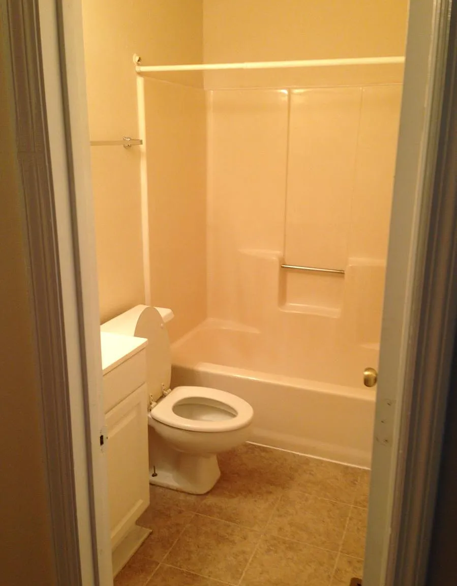 3 bed, 2.5 bath, 1290 sqft, $1,900 — Photo 3