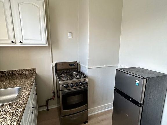 2nd image of 862 Geary St #503A