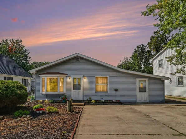 1412 N Orchard Beach Dr, Port Clinton, OH 43452