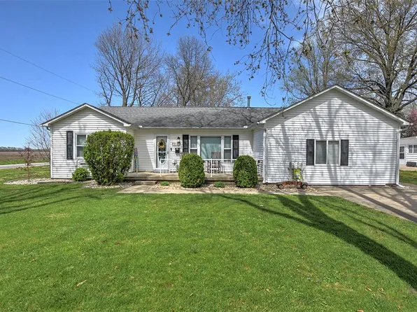 330 W Madison St, Moweaqua, IL 62550