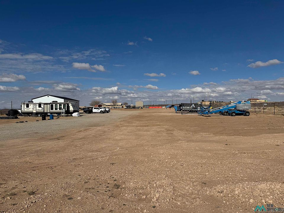 2nd image of 27 N Acoma Rd