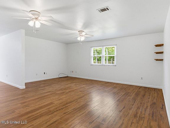 3rd image of 1908 Laurel Glen Rd
