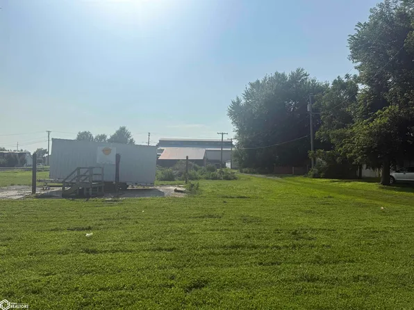 201 Hall St, Tama, IA 52339