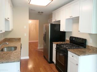 217 Ravenswood Rd, Englishtown, NJ 07726